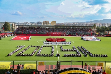 Aliağa Cumhuriyet İçin Atatürk Stadına Koştu Galeri