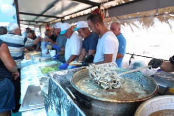 Aliağa’da Balık Sezonu Balık Ekmek Şenliği İle Kutlandı Galeri