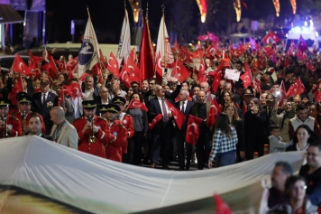 Aliağa’da Cumhuriyet Coşkusu Sokaklara Taştı Galeri