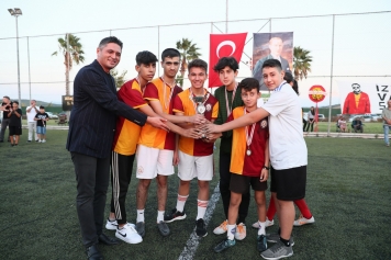 1.Ulaş Bayam Futbol Turnuvası’nda Şampiyonların Kupa Heyecanı Galeri