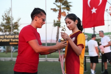 1.Ulaş Bayam Futbol Turnuvası’nda Şampiyonların Kupa Heyecanı Galeri