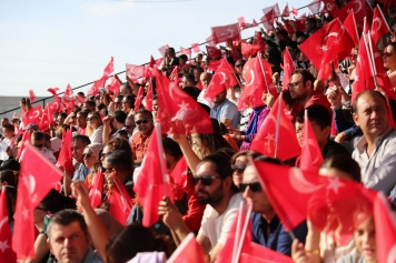 Aliağa Cumhuriyet İçin Atatürk Stadına Koştu Galeri