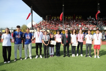 Aliağa Cumhuriyet İçin Atatürk Stadına Koştu Galeri