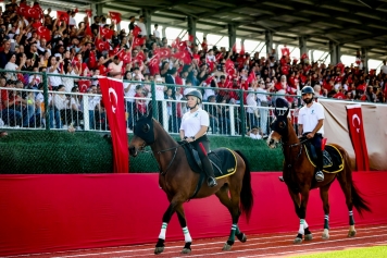 Aliağa Cumhuriyet İçin Atatürk Stadına Koştu Galeri