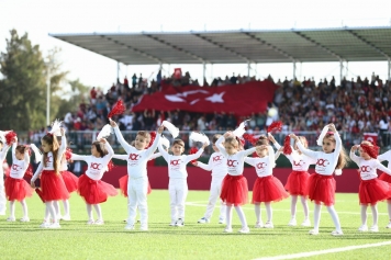 Aliağa Cumhuriyet İçin Atatürk Stadına Koştu Galeri