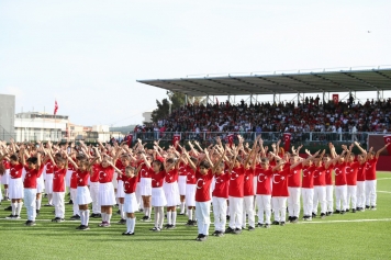 Aliağa Cumhuriyet İçin Atatürk Stadına Koştu Galeri