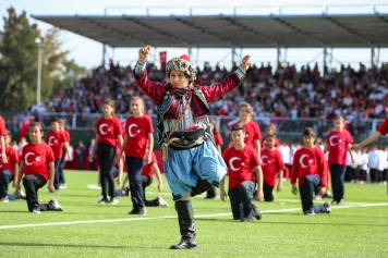 Aliağa Cumhuriyet İçin Atatürk Stadına Koştu Galeri