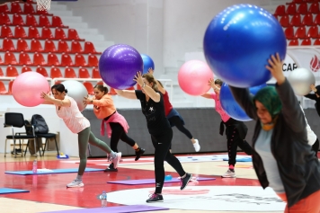 Aliağa Belediyesi’nden Kadınlara Özel Pilates ve Aerobik Kursu Galeri