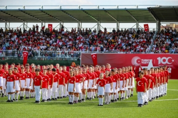 Aliağa Cumhuriyet İçin Atatürk Stadına Koştu Galeri