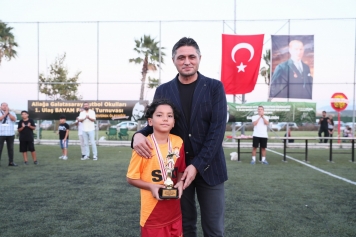 1.Ulaş Bayam Futbol Turnuvası’nda Şampiyonların Kupa Heyecanı Galeri