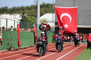 Aliağa Cumhuriyet İçin Atatürk Stadına Koştu Galeri