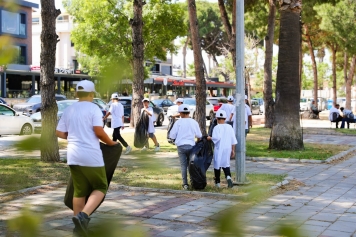 Aliağa’da Deniz Dibi Temizliği Yapıldı Galeri