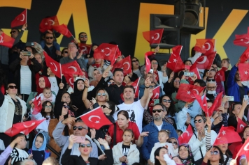 Aliağa, Cumhuriyetin 101. Yılında Atatürk Stadında Buluştu Galeri