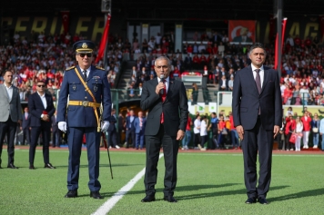 Aliağa Cumhuriyet İçin Atatürk Stadına Koştu Galeri