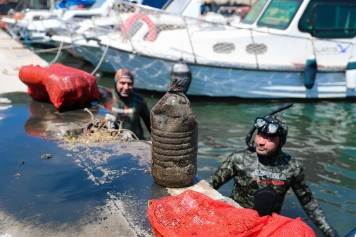 Aliağa’da Deniz Dibi Temizliği Yapıldı Galeri