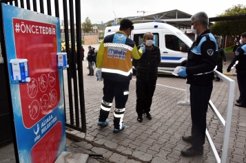 Aliağa Zabıtası pazar yerindeki önlemlerini üst seviyede tutacak Galeri