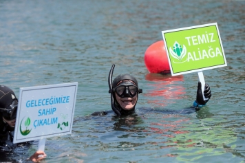 Aliağa Sahilde Deniz Temizliği Yapıldı Galeri